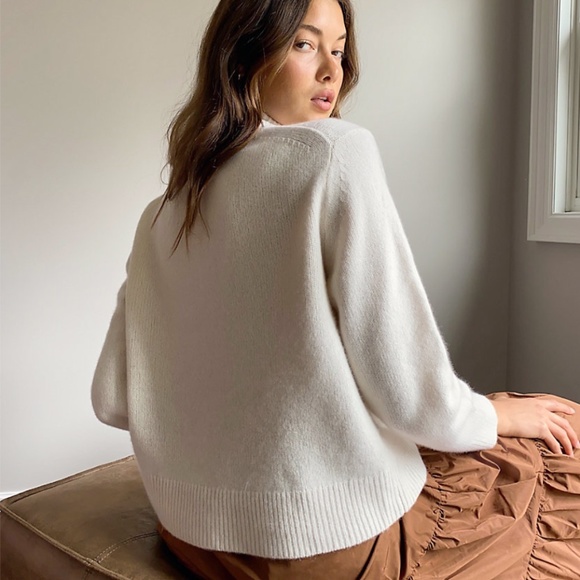 Aritzia White Jara Cashmere Sweater in Size S - Picture 3 of 8